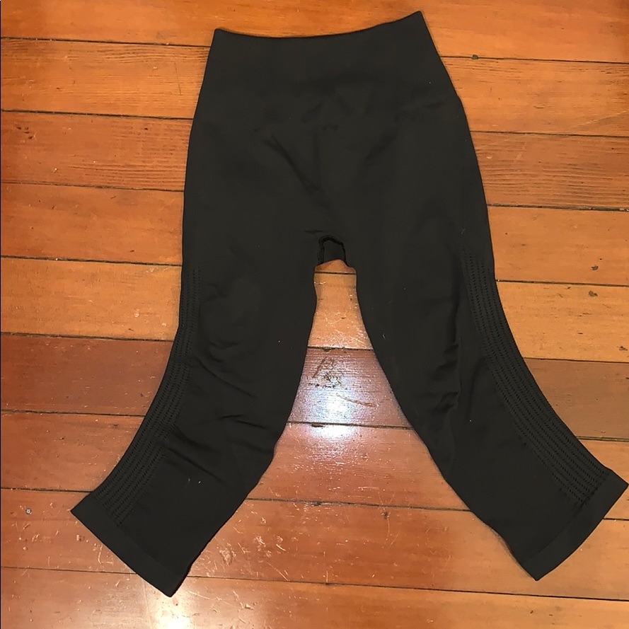 Lululemon Athletica In The Flow Capri